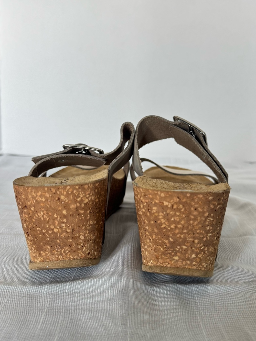 NWOT Bio-Gold Taupe Wedge Slide Sandals with Buckle Size 9 - Picture 5 of 8